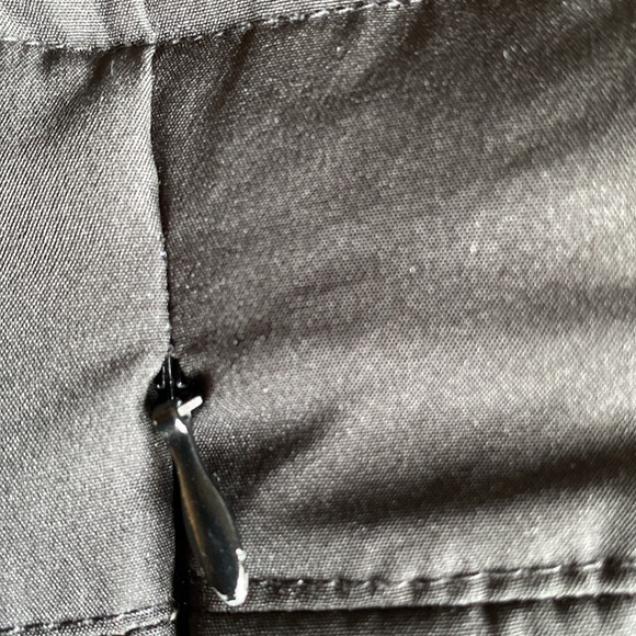 Awesome Black KENNETH COLE ‘Reaction’ Down Puffer Vest Size Medium - Picture 9 of 10